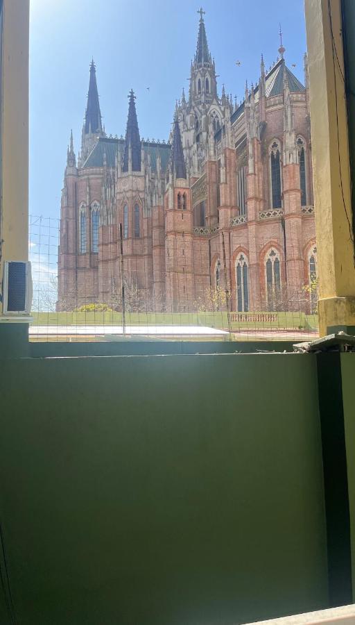 Departamento Temporal Catedral Con Cochera A 100 Metros Para Autos Chicos - Medianos La Plata Eksteriør billede